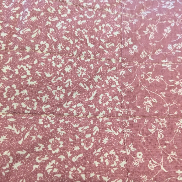 🩷🤍 Home Crafted Floral Patchwork Cropped Quilted Vest, S/M - Picture 6 of 8